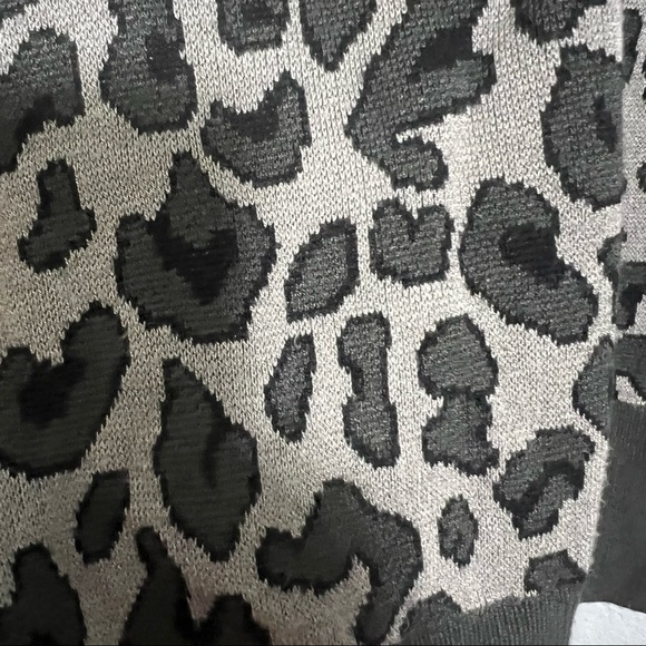 Isaac Mizrahi leopard print sweater small - Picture 8 of 11